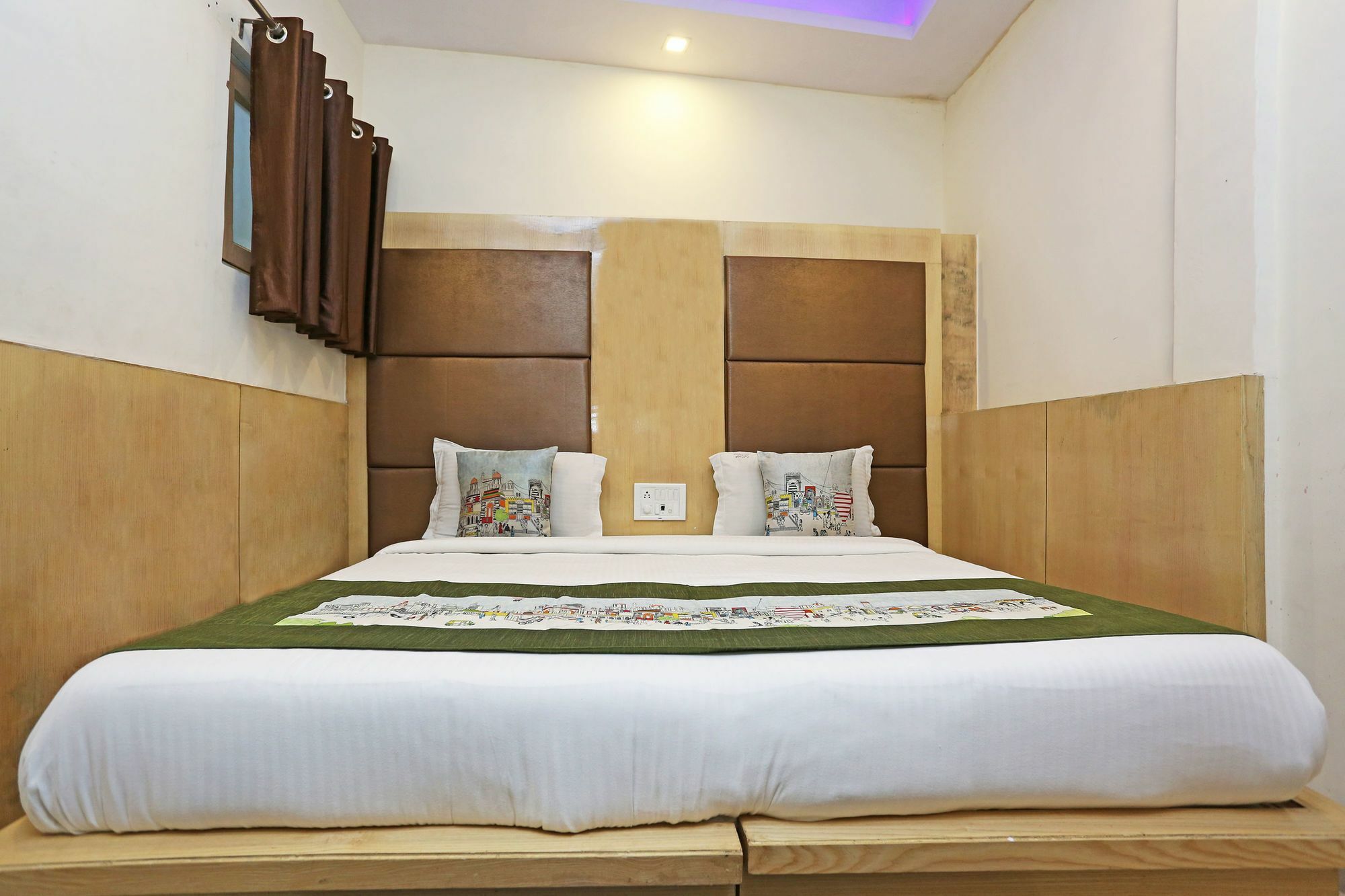 Oyo 9233 Hotel Cottage Lord Krishna Нью-Дели Экстерьер фото