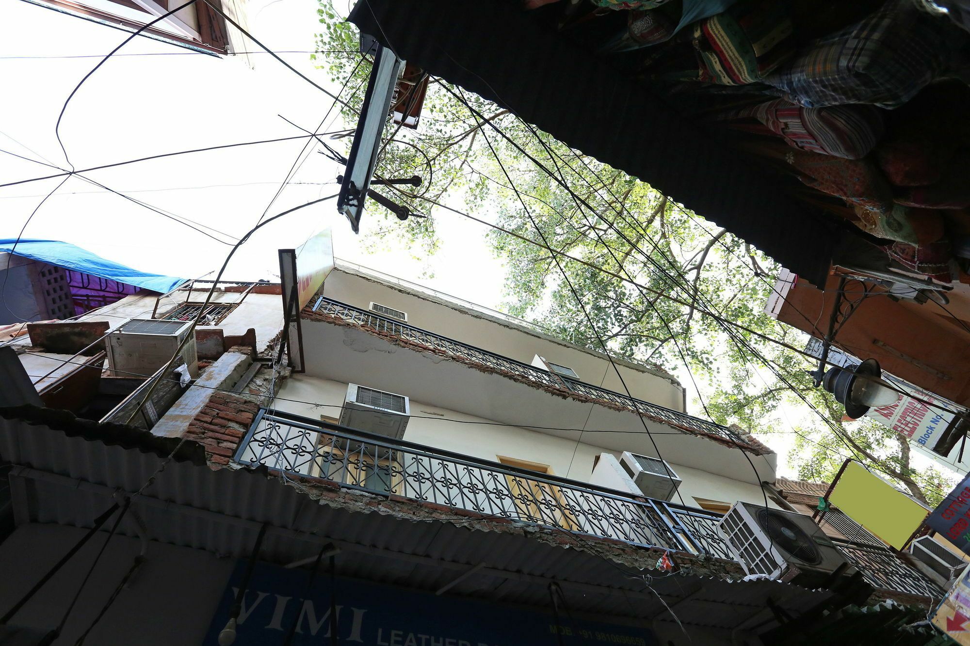 Oyo 9233 Hotel Cottage Lord Krishna Нью-Дели Экстерьер фото