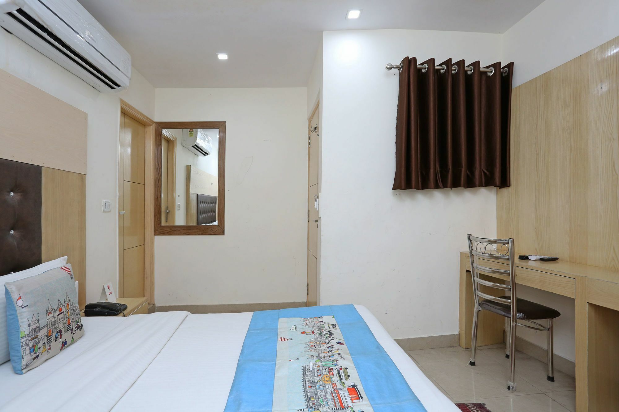 Oyo 9233 Hotel Cottage Lord Krishna Нью-Дели Экстерьер фото